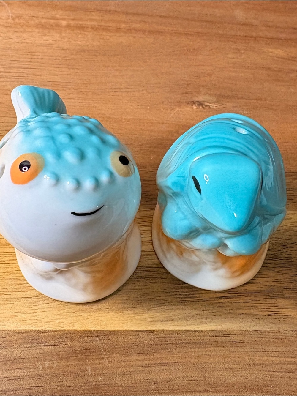 Cracker Barrel Turquoise and White Puffer Fish & SeaTurtle Salt & Pepper Shakers